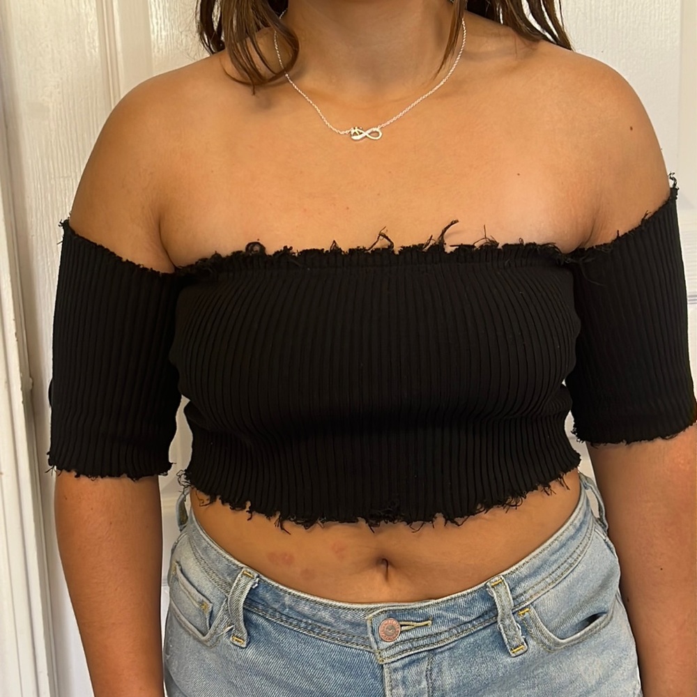 Shredded black ribbed crop top